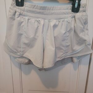 Lululemon hotty hot shorts 2.5